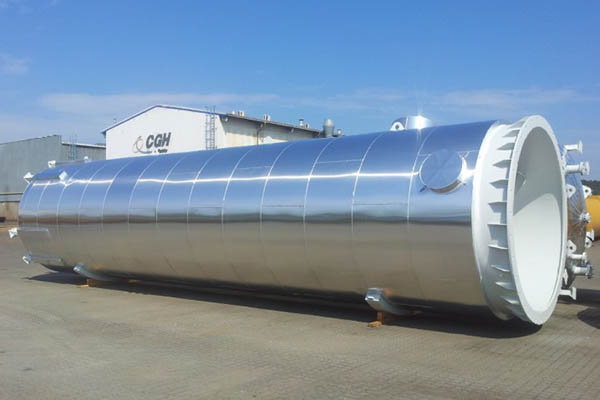 Engine oil tanks