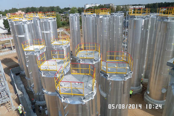 Engine oil tanks