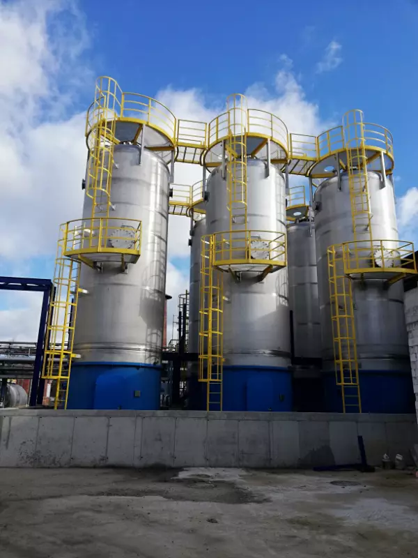 Phenol storage tanks