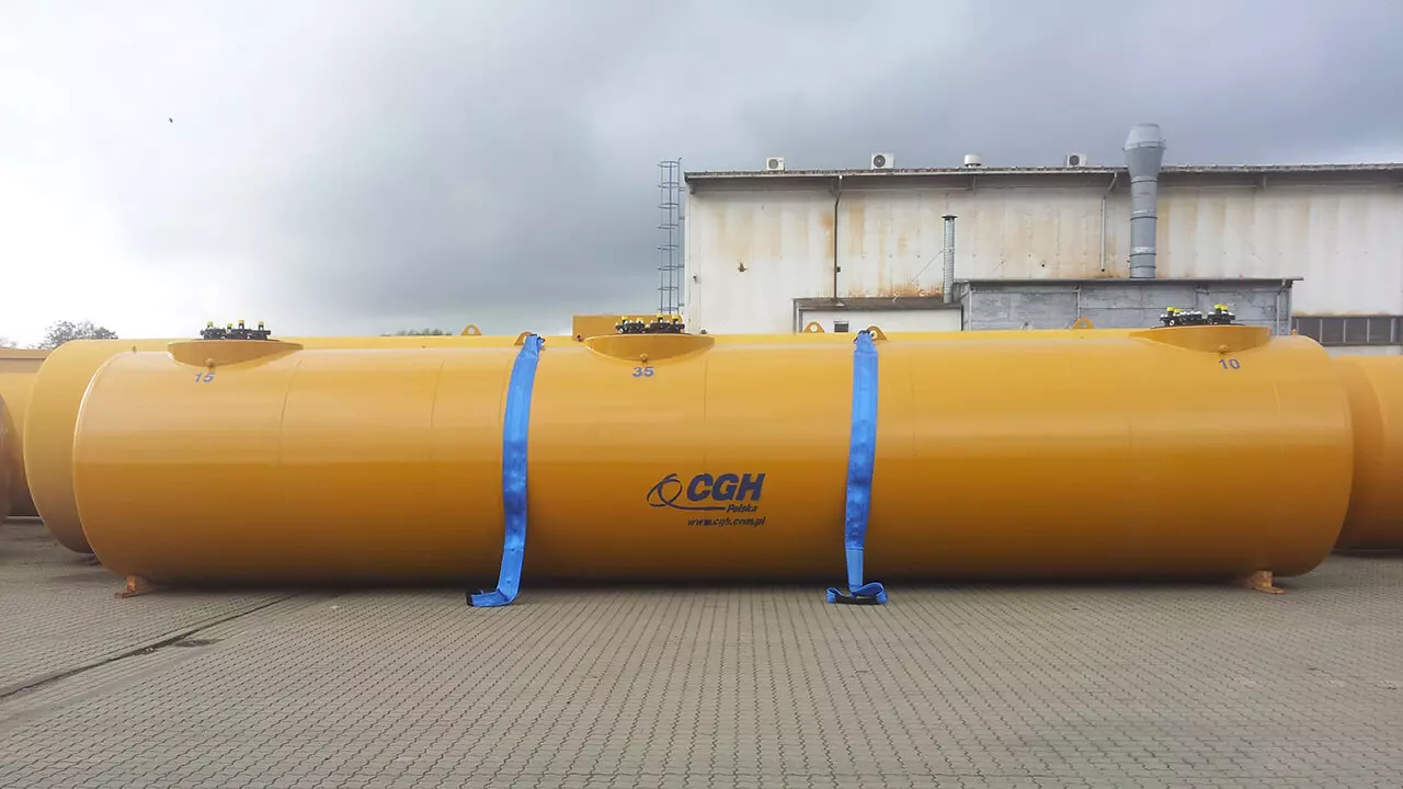 Tank for fuel additives